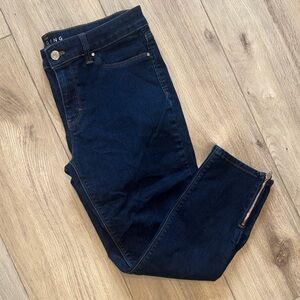 WHITE HOUSE BLACK MARKET Mid Rise The Jegging Crop Zip Ankle Decor Denim Capris